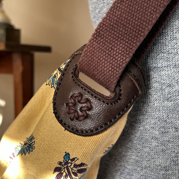 Vintage Lucky Brand Butter Yellow Canvas Crossbody Hobo Bag Slouchy Boho Y2K - Picture 4 of 16